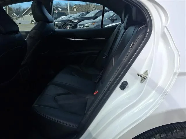 2020 Toyota Camry XLE - Photo 13
