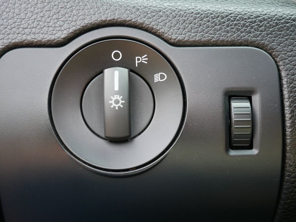 Used 2014 Red Ford V6 Premium image 19