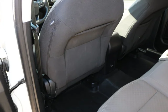 Used 2022 White Metallic Ford SE image 16
