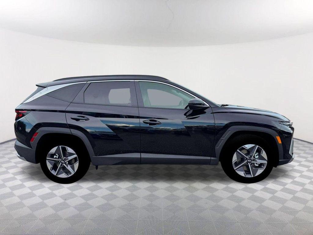 New 2026 Black Hyundai SEL FWD image 9