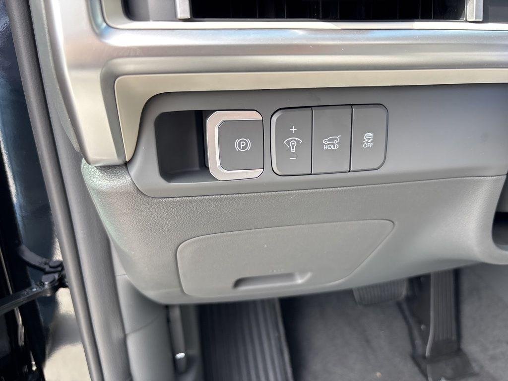 New 2026 Phantom Black Hyundai SEL AWD image 19