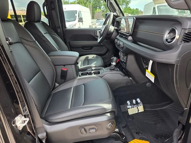 New 2026 Black Clear-Coat Exterior Paint Jeep Sahara image 16