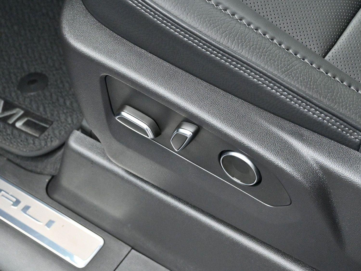Used 2025 Onyx Black GMC Denali image 14