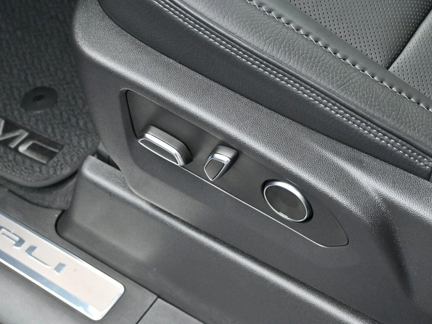 Used 2025 Onyx Black GMC Denali image 14