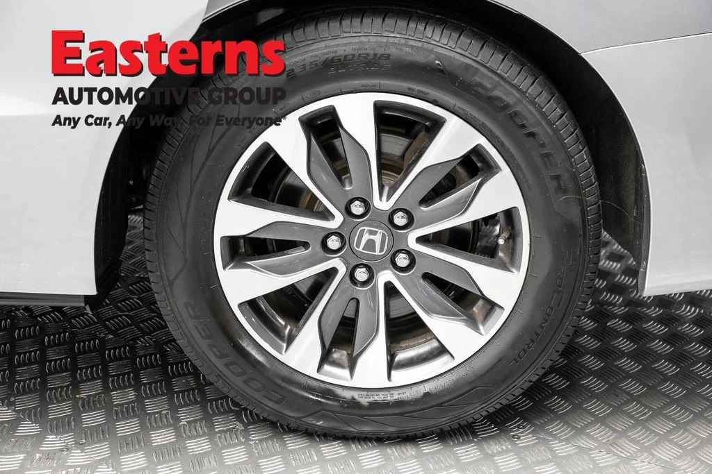 Used 2023 Silver Honda EX-L image 8
