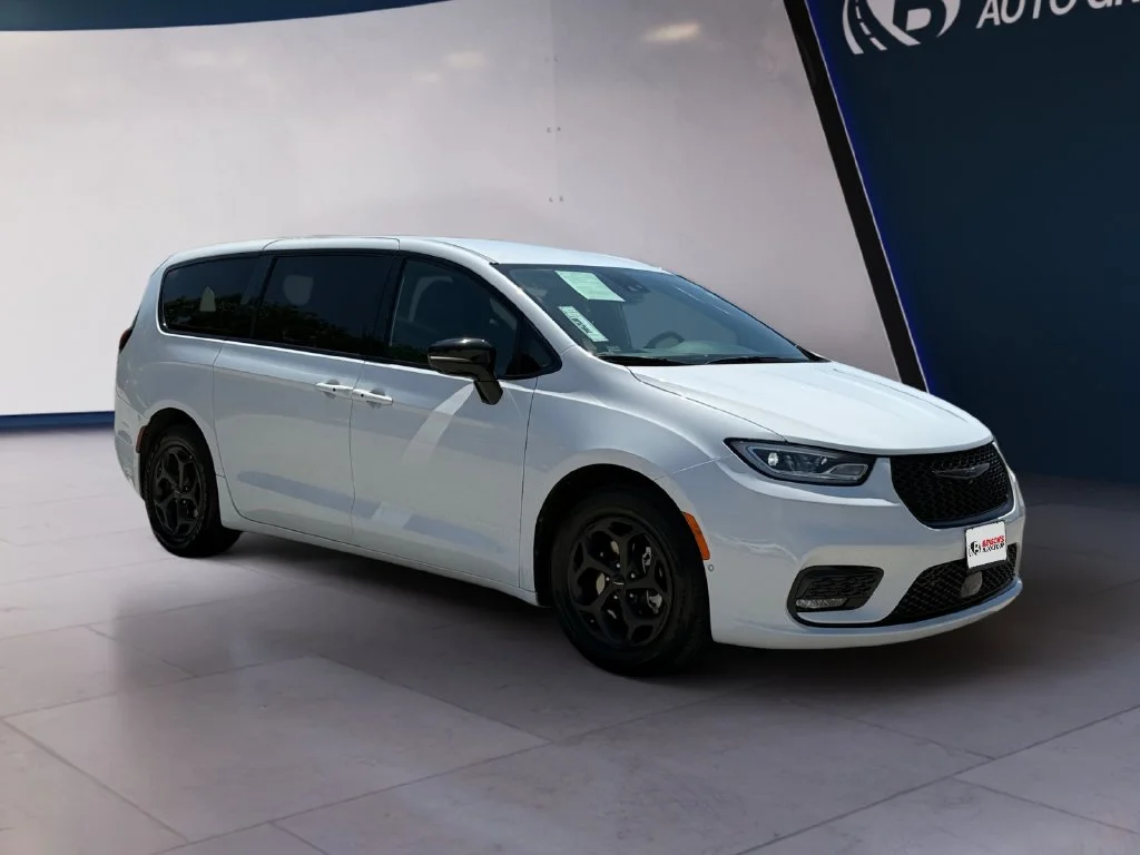 Used 2024 White Chrysler Select S Appearance image 7