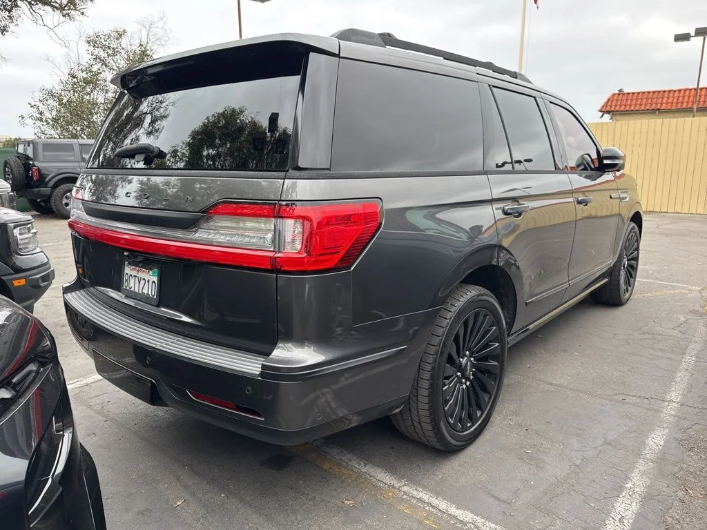 Used 2018 Gray Lincoln Reserve image 3