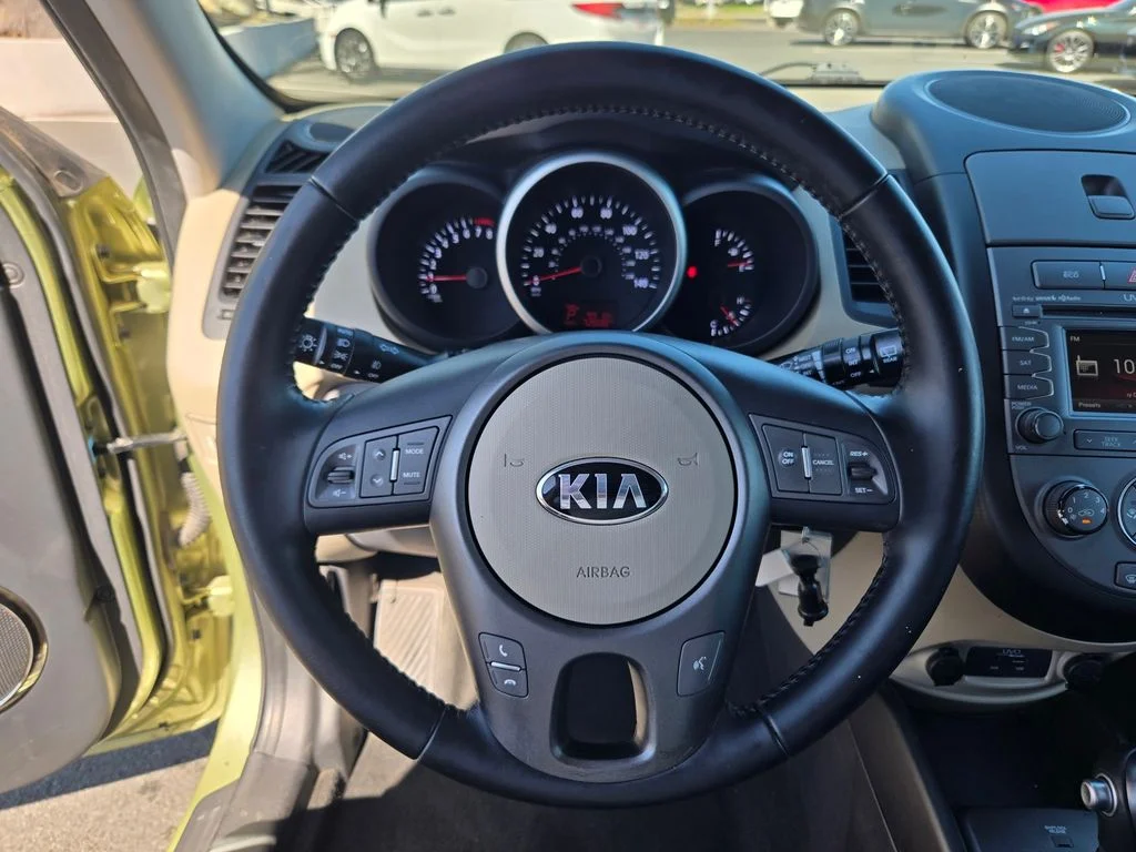 Used 2013 Green Kia Exclaim image 25