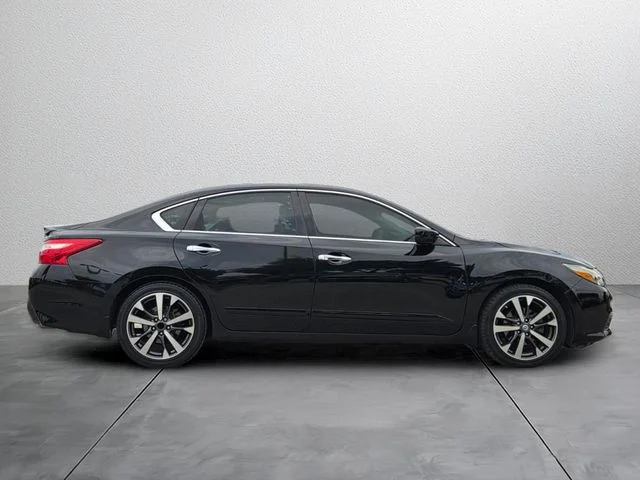 Used 2016 Black Nissan 2.5 SR image 5