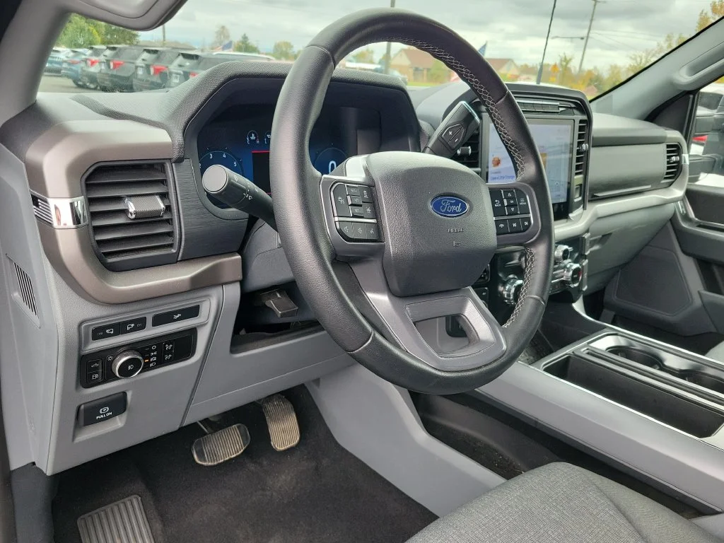 Used 2024 Avalanche Ford XLT image 9