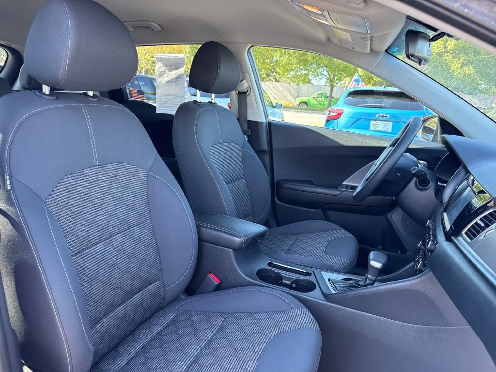 Used 2018 Gray Kia LX image 24