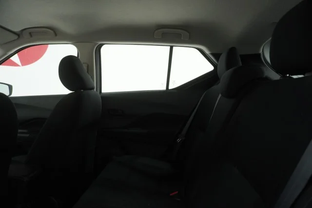 Used 2025  Nissan S image 17