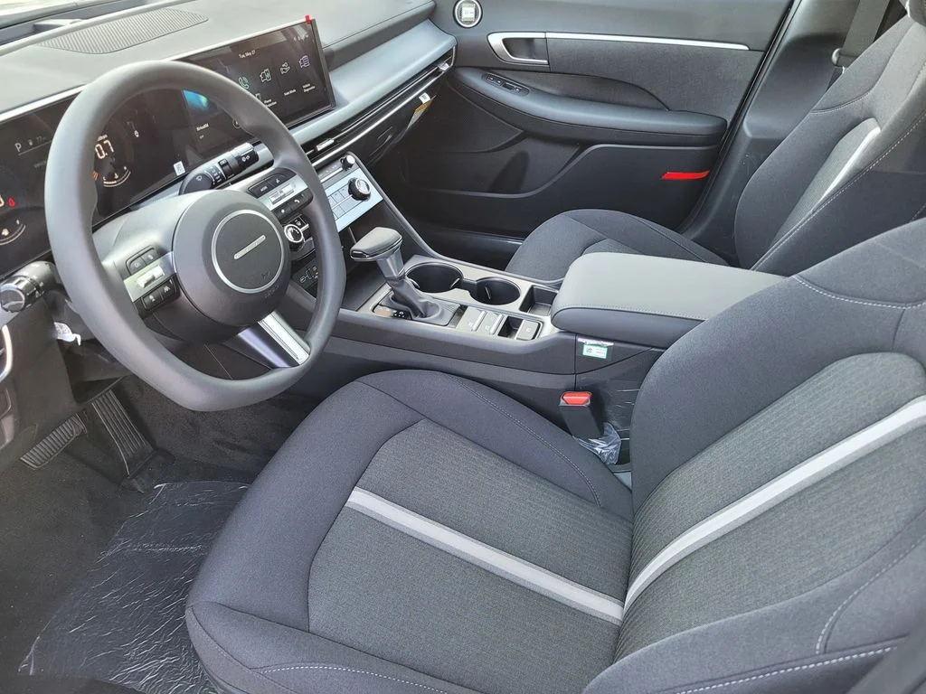 2025 Hyundai Sonata SE - Photo 8