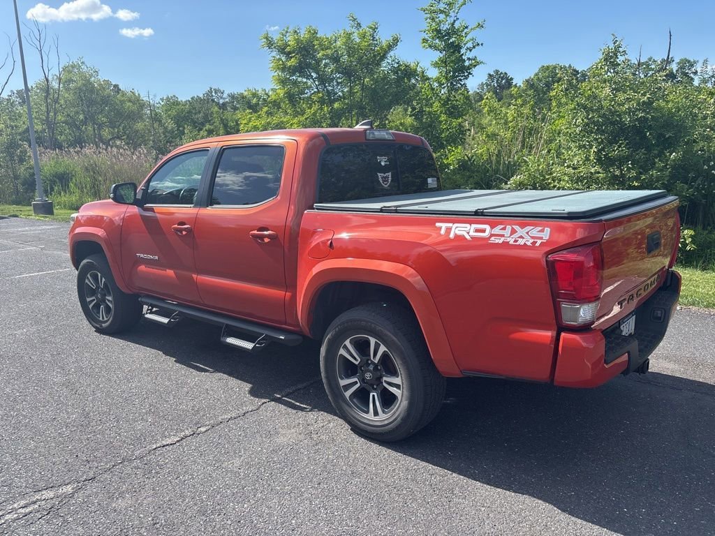 Used 2017  Toyota SR5 image 4