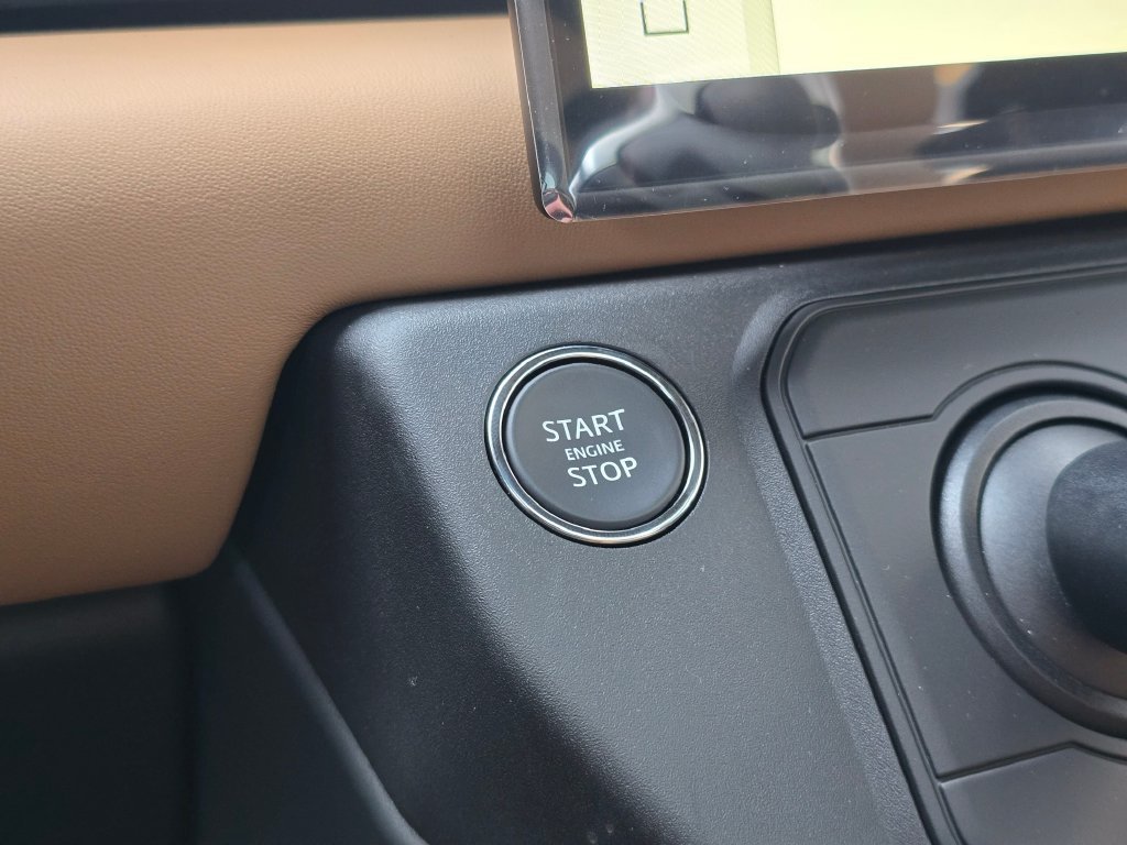New 2026 Woolstone Green LAND ROVER X-Dynamic SE image 25