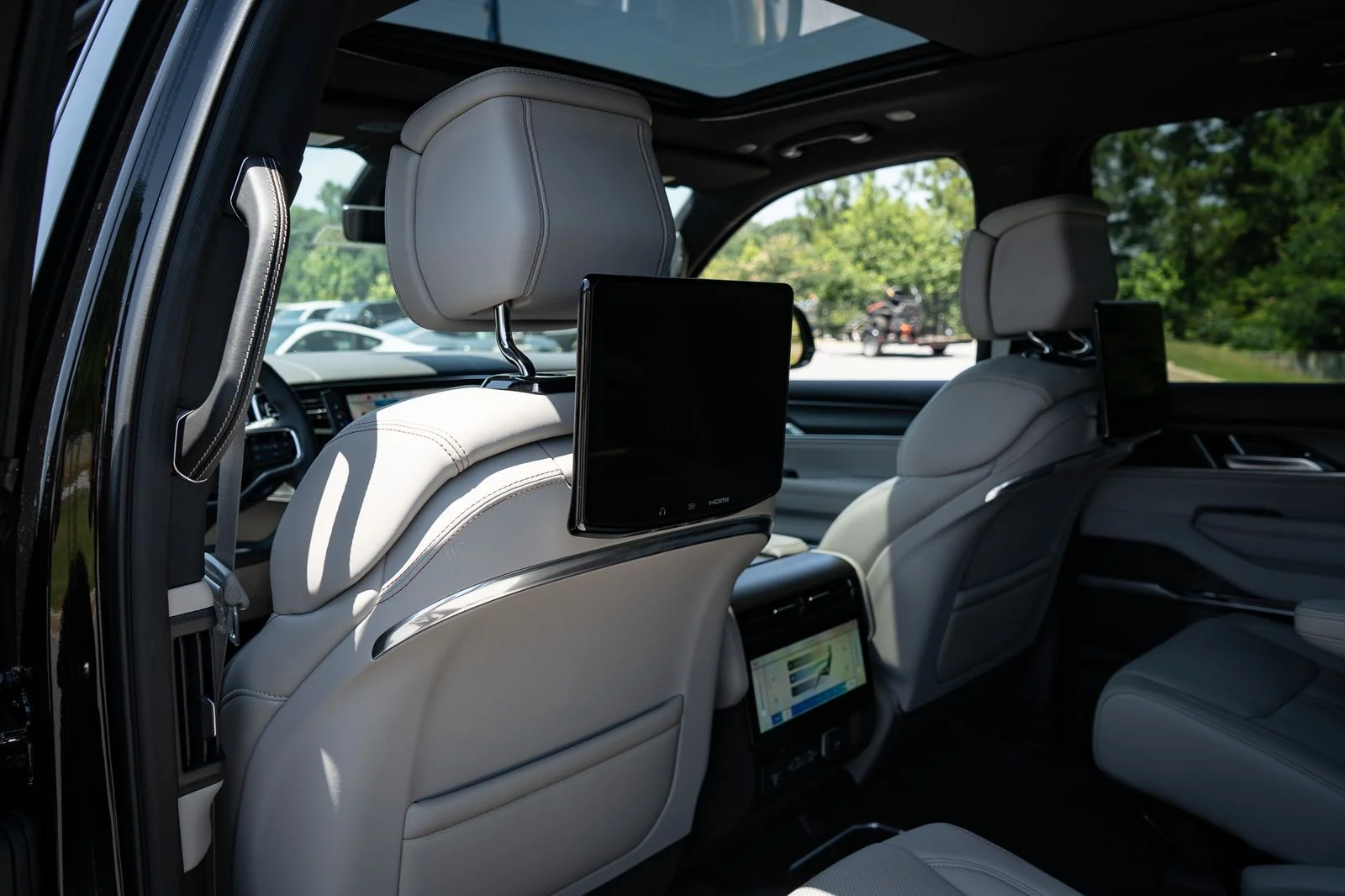New 2026 High Gloss Black Exterior Paint Jeep Summit Obsidian image 35
