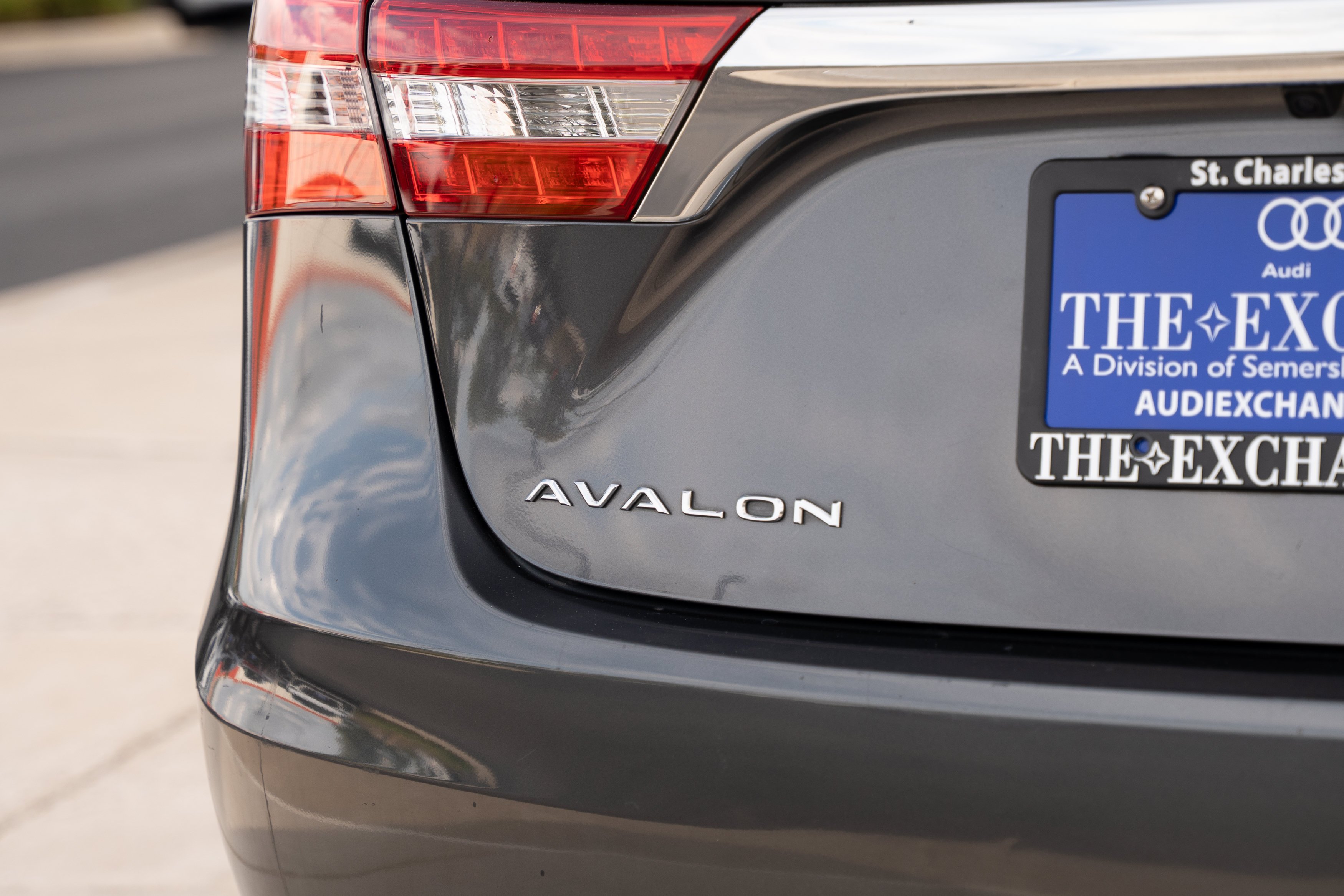 Used 2015 Magnetic Gray Metallic Toyota XLE Touring image 26