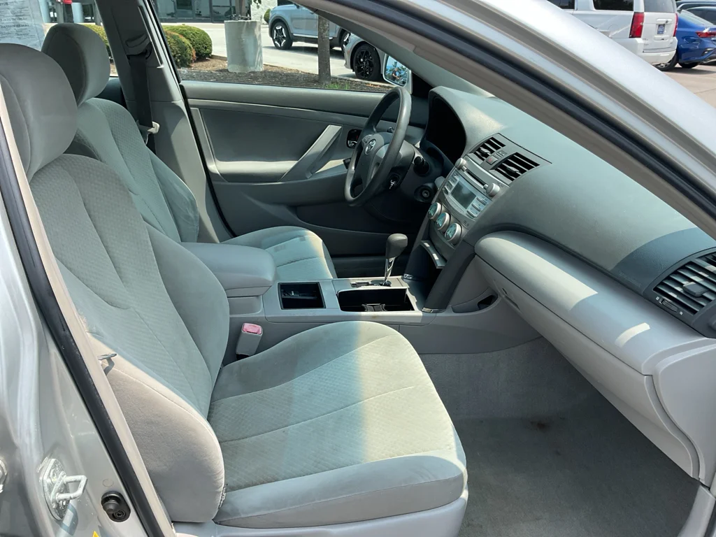 Used 2007 Titanium Metallic Toyota LE image 10