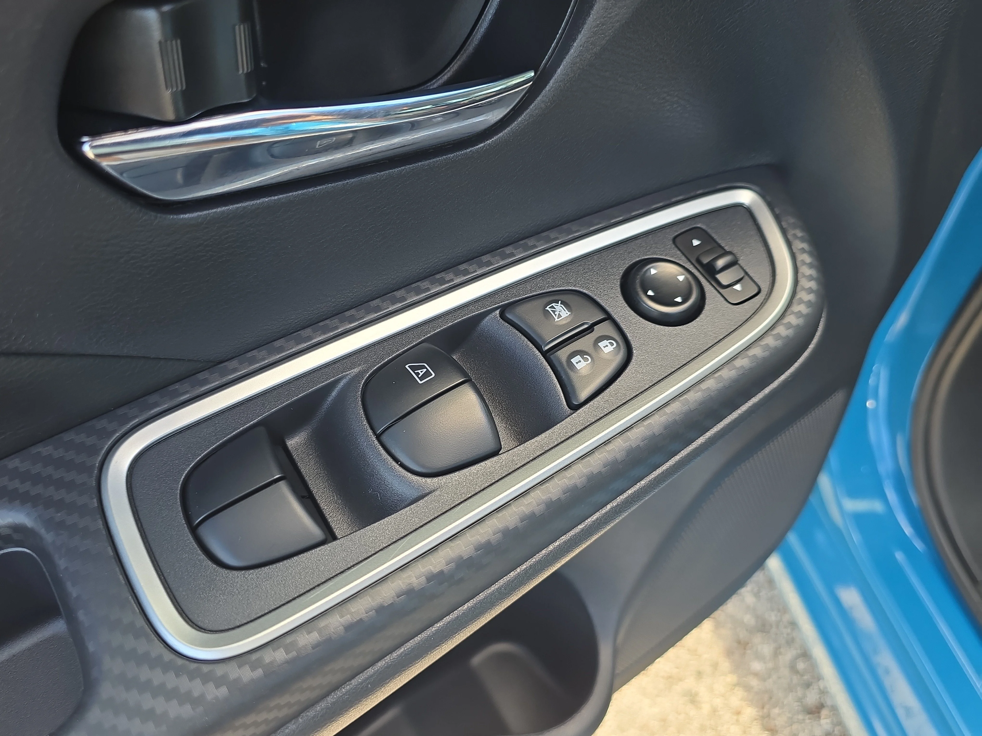 Certified Used 2025 Arctic Ice Blue Metallic Nissan SR image 19