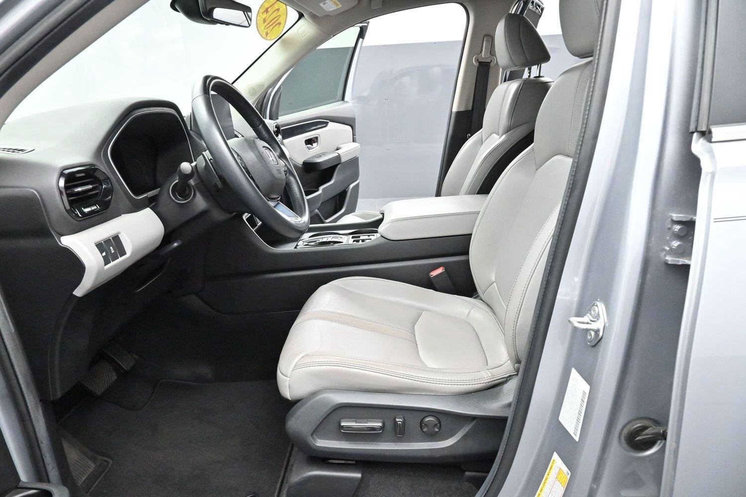 Used 2024 Lunar Silver Metallic Honda EX-L image 15