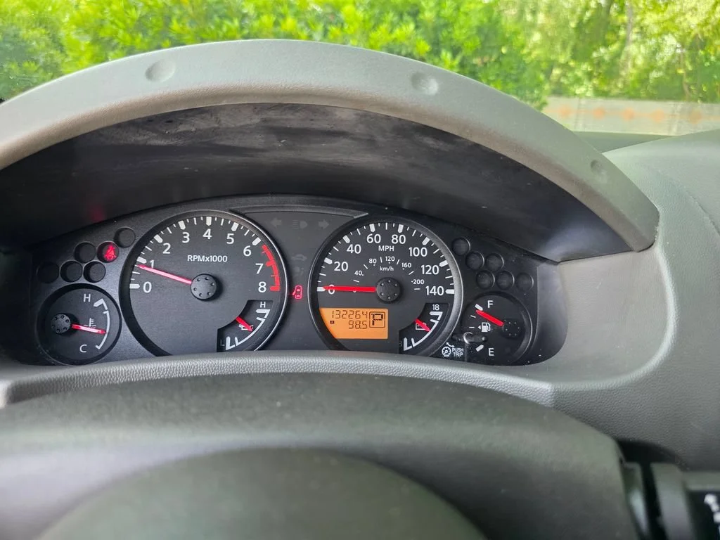 Used 2015 Red Nissan X image 17