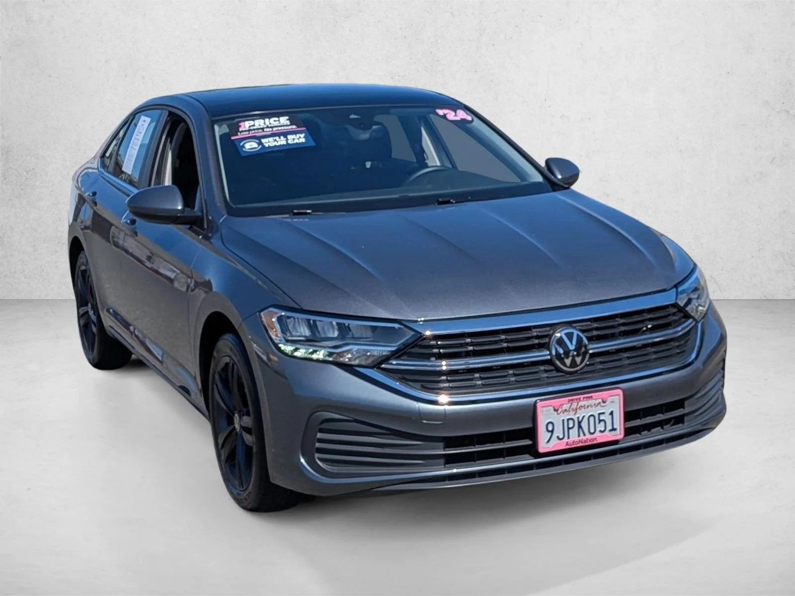 Used 2024 Silver/Gray Volkswagen SE image 3