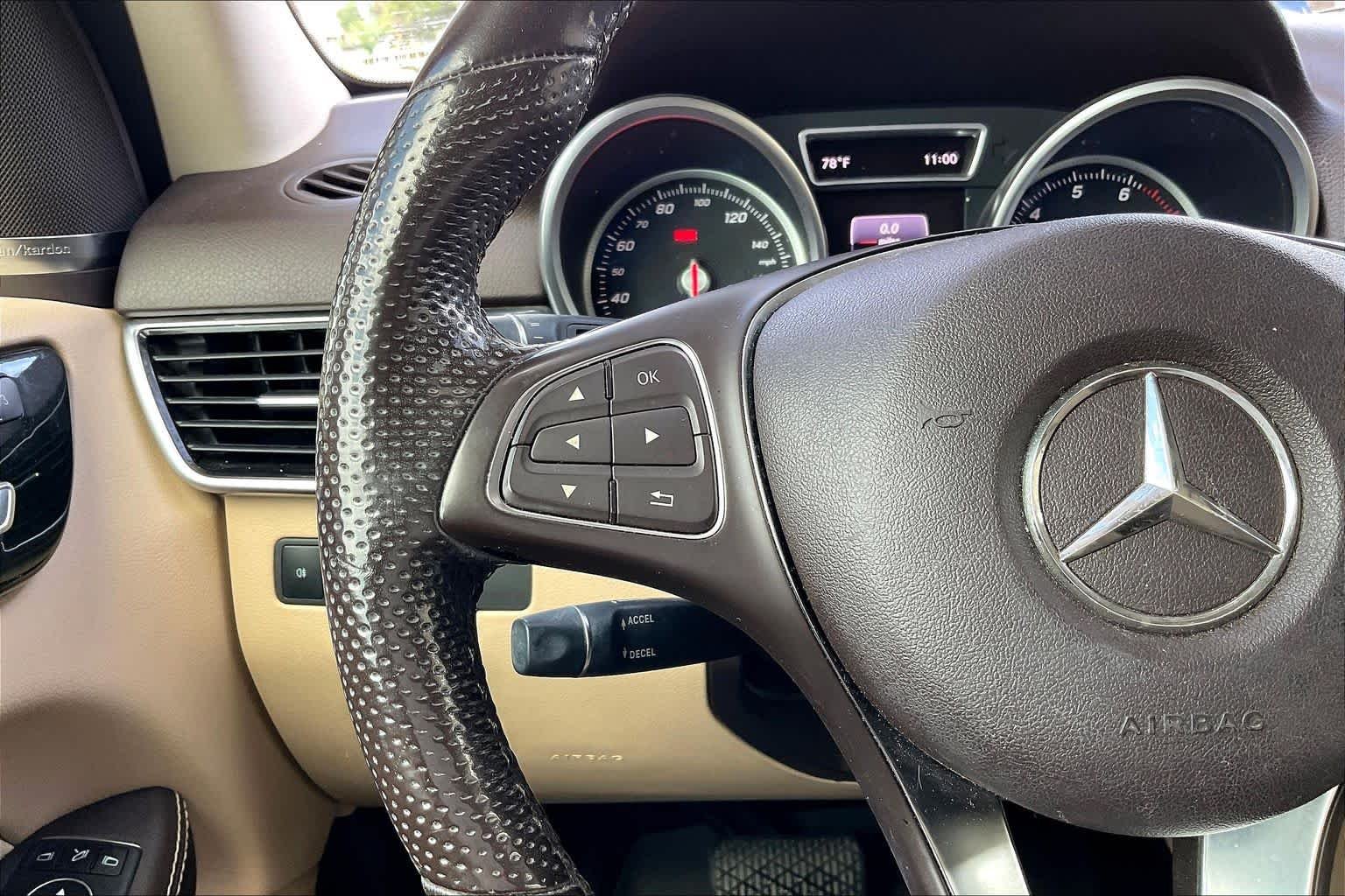 Used 2017 Brilliant Blue Metallic Mercedes-Benz GLE 350 image 23