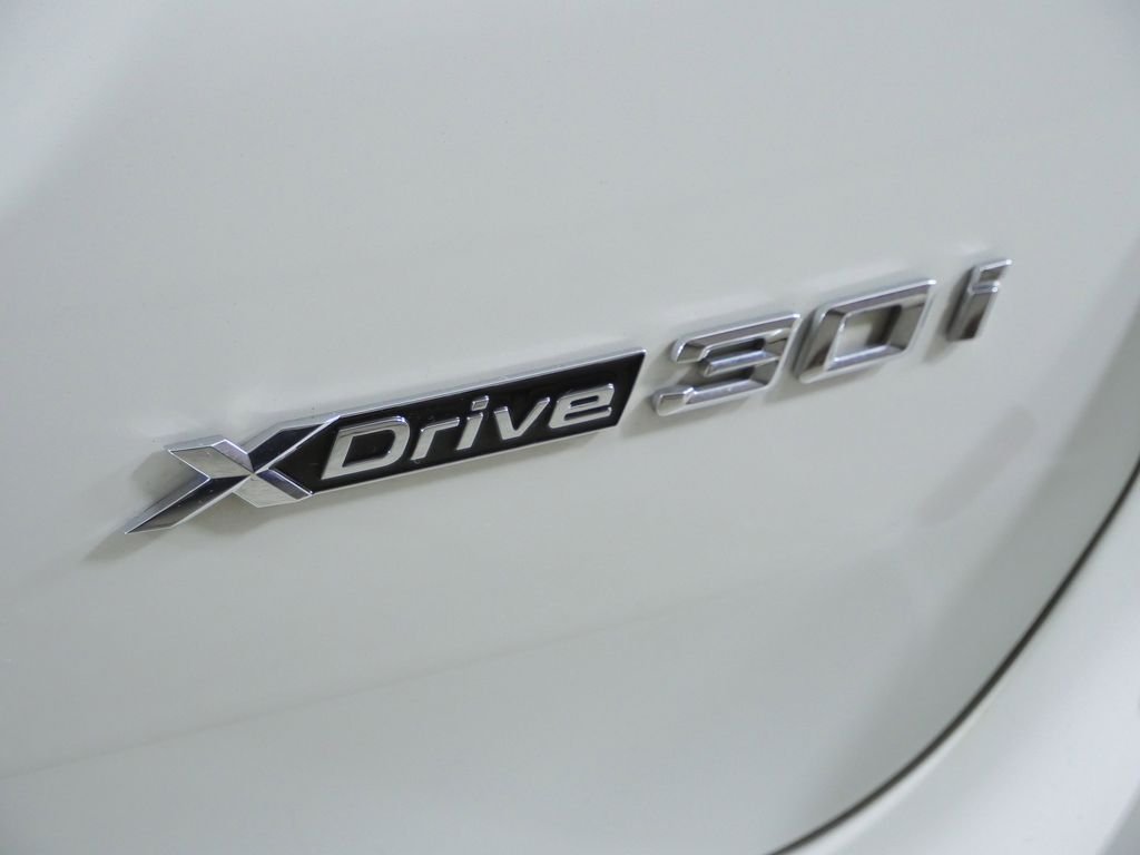 Used 2021 Alpine White BMW xDrive30i image 13