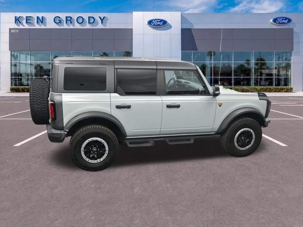 Used 2023 Gray Ford Badlands image 13