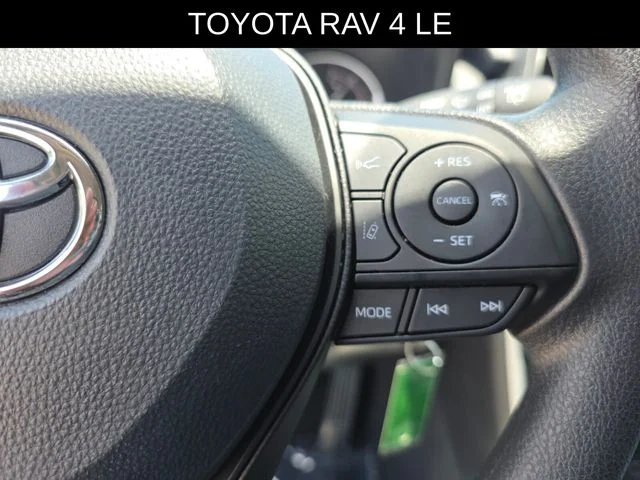 2025 Toyota RAV4 LE - Photo 29