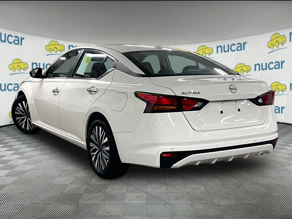 Used 2025 White Nissan 2.5 SV image 4