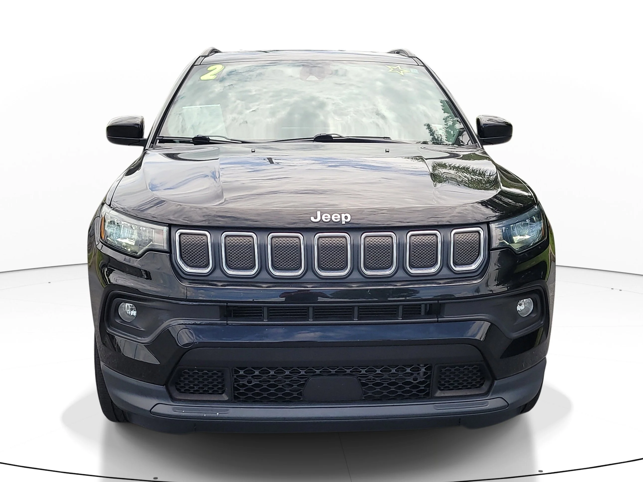 Used 2022 Diamond Black Crystal Pearlcoat Jeep Latitude image 2