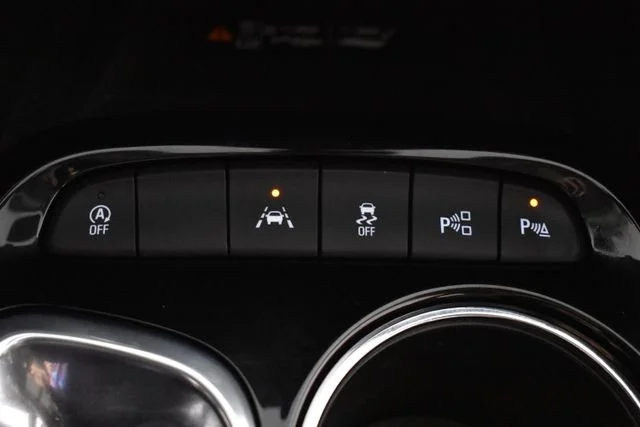 Used 2023  Buick Essence image 33