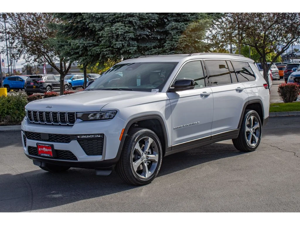New 2026 Bright White Clear-Coat Exterior Paint Jeep Limited image 4