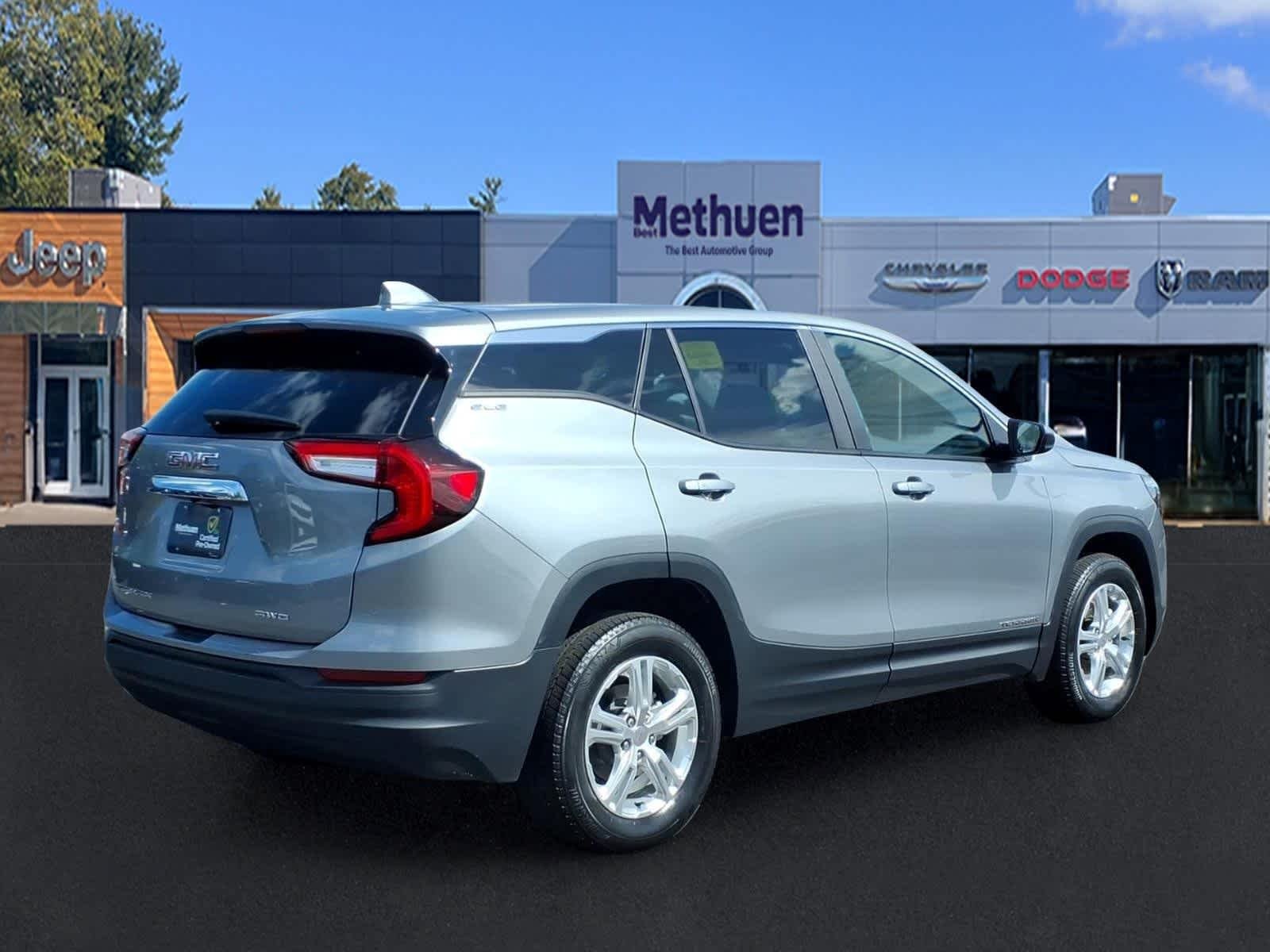 Used 2024 Sterling Metallic GMC SLE image 4