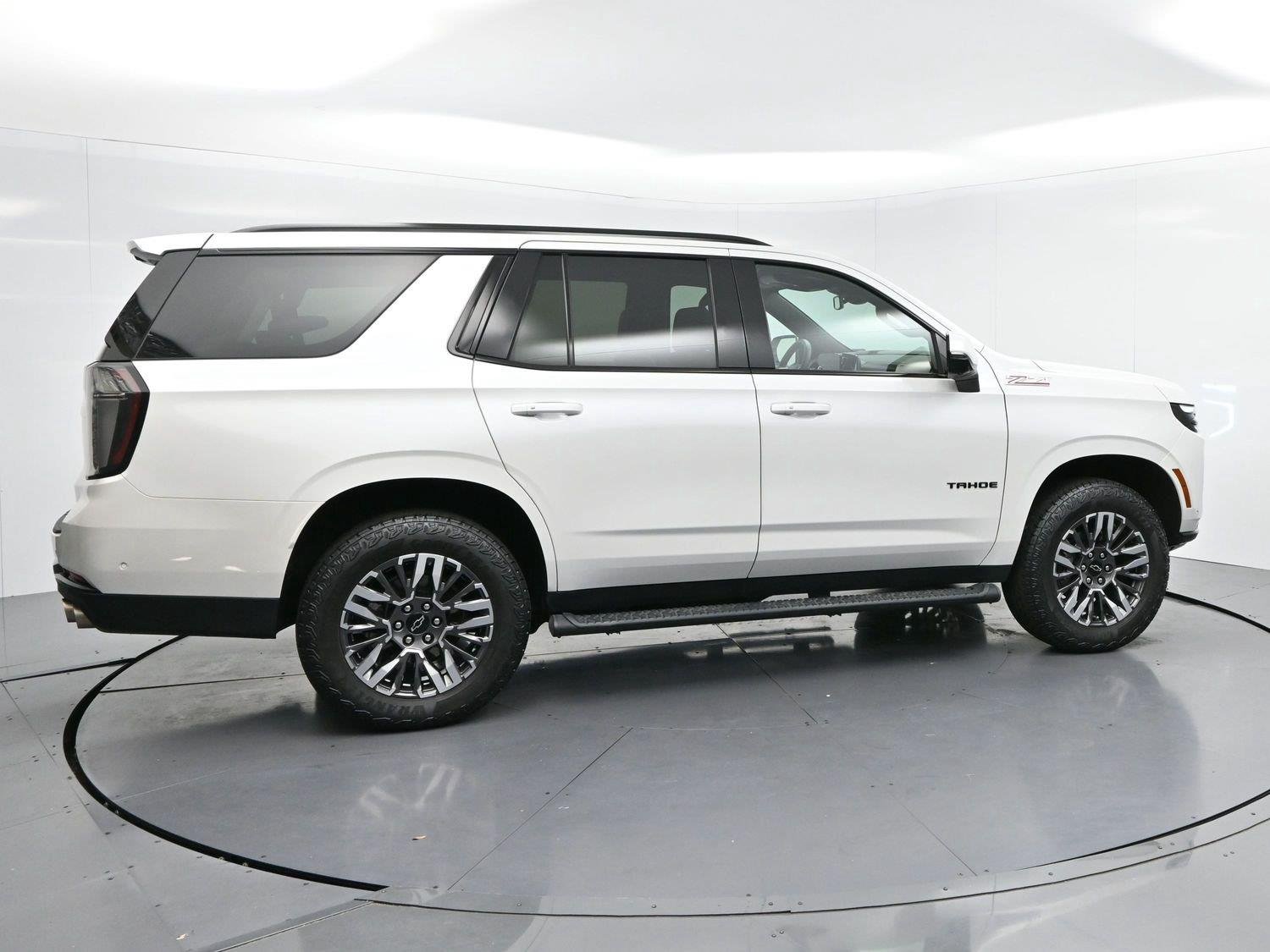 Used 2025 Iridescent Pearl Tricoat Chevrolet Z71 image 8