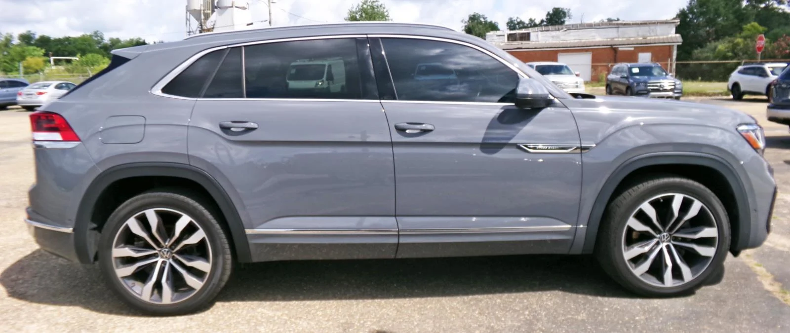 Used 2021 Pure Gray Volkswagen 3.6L V6 SEL Premium R-Line image 3