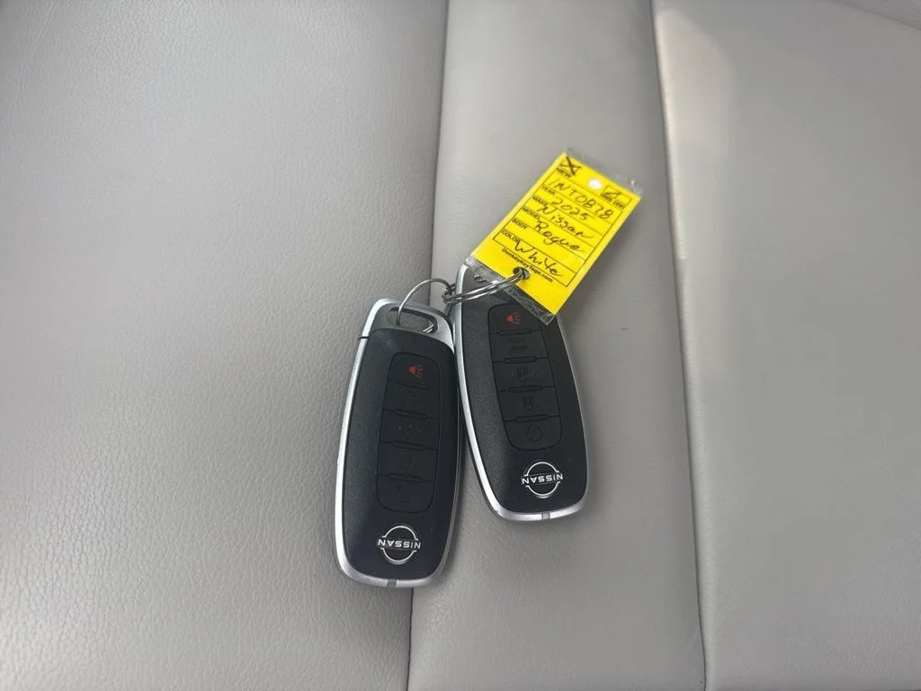 Used 2025 White Nissan SL image 38