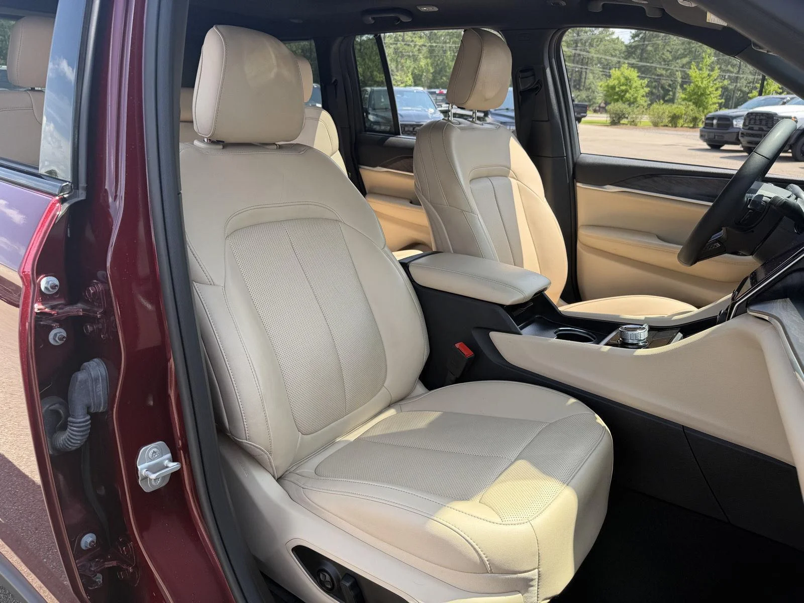 Used 2025 Velvet Red Pearlcoat Jeep Limited image 21