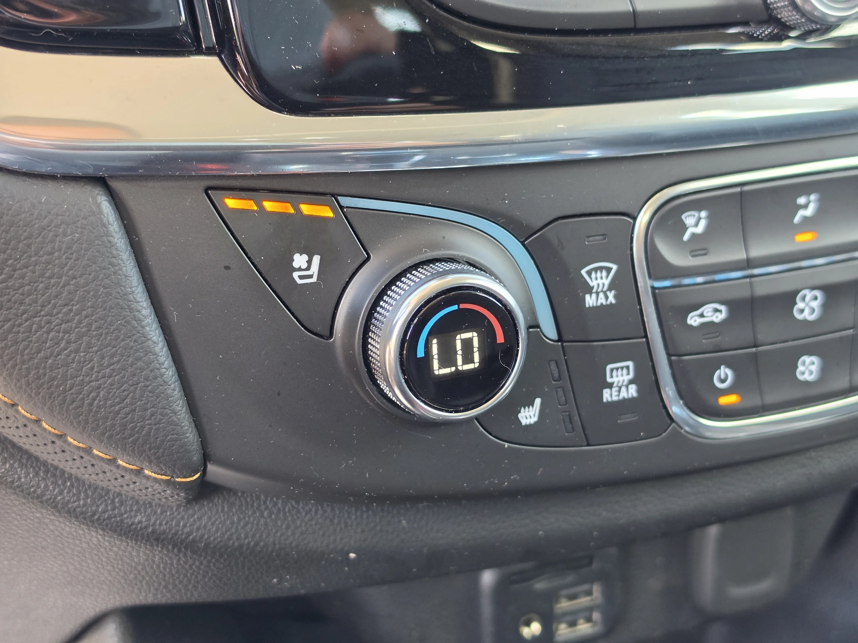 Used 2020 Silver Ice Metallic Chevrolet Premier image 33