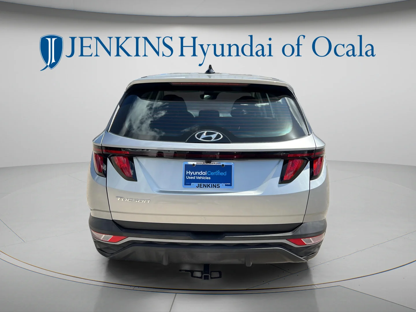 Used 2024 Shimmering Silver Hyundai SE image 4