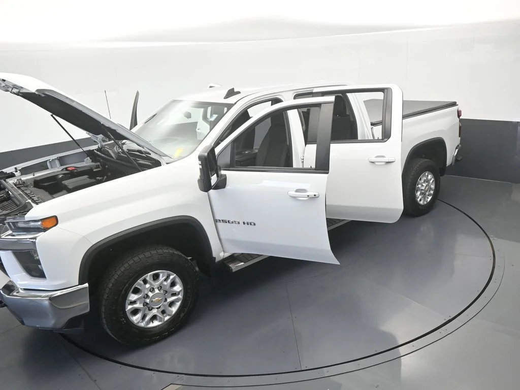 Used 2022 Summit White Chevrolet LT image 59