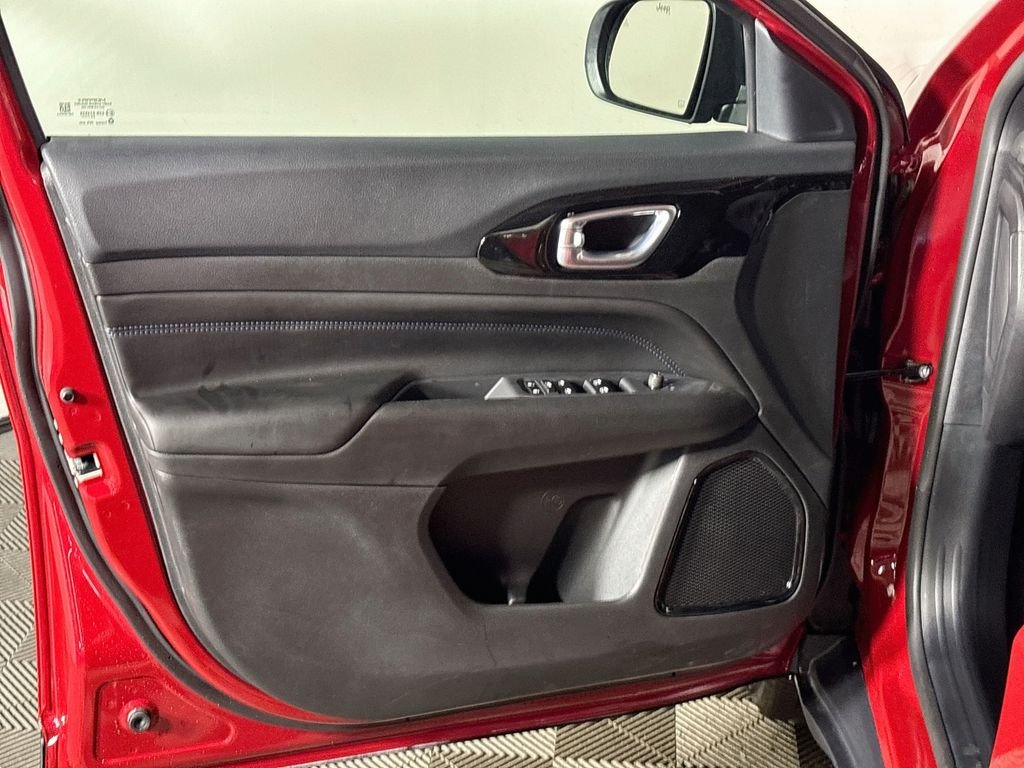 New 2026 Red Hot Pearl-Coat Exterior Paint Jeep Latitude image 10