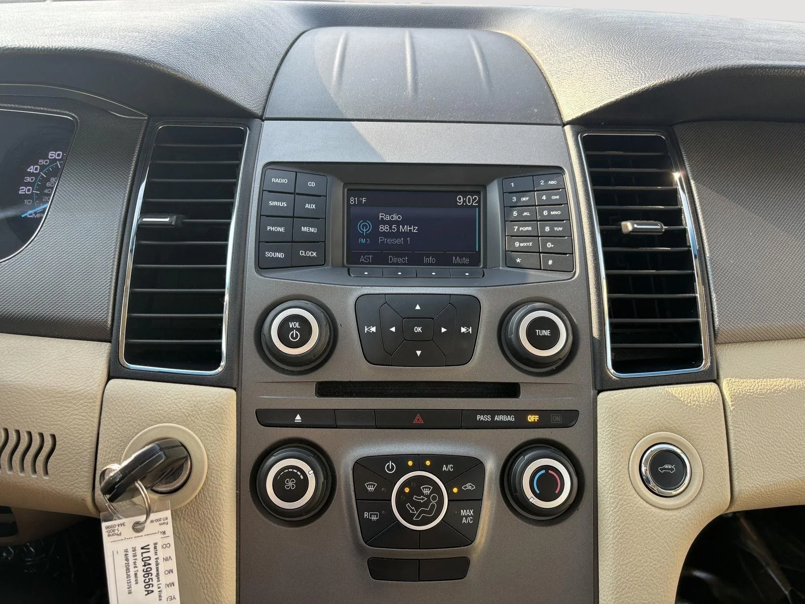 Used 2018  Ford SE FWD image 18