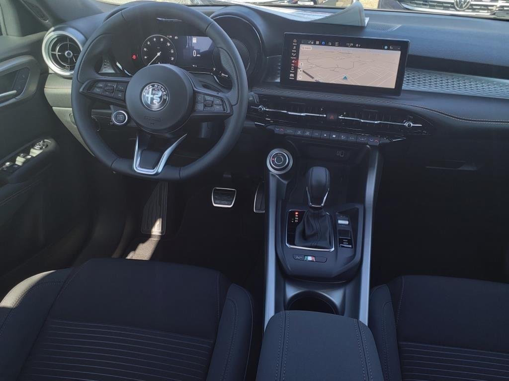 New 2025 Milano White Exterior Paint Alfa Romeo  image 24