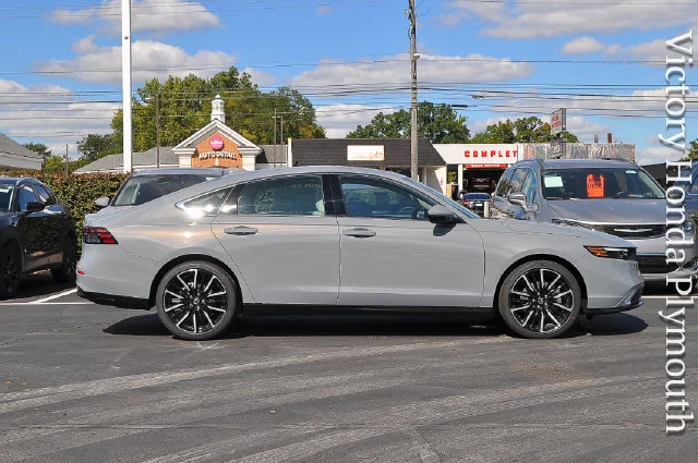 New 2026 Urban Gray Pearl Honda Touring image 2