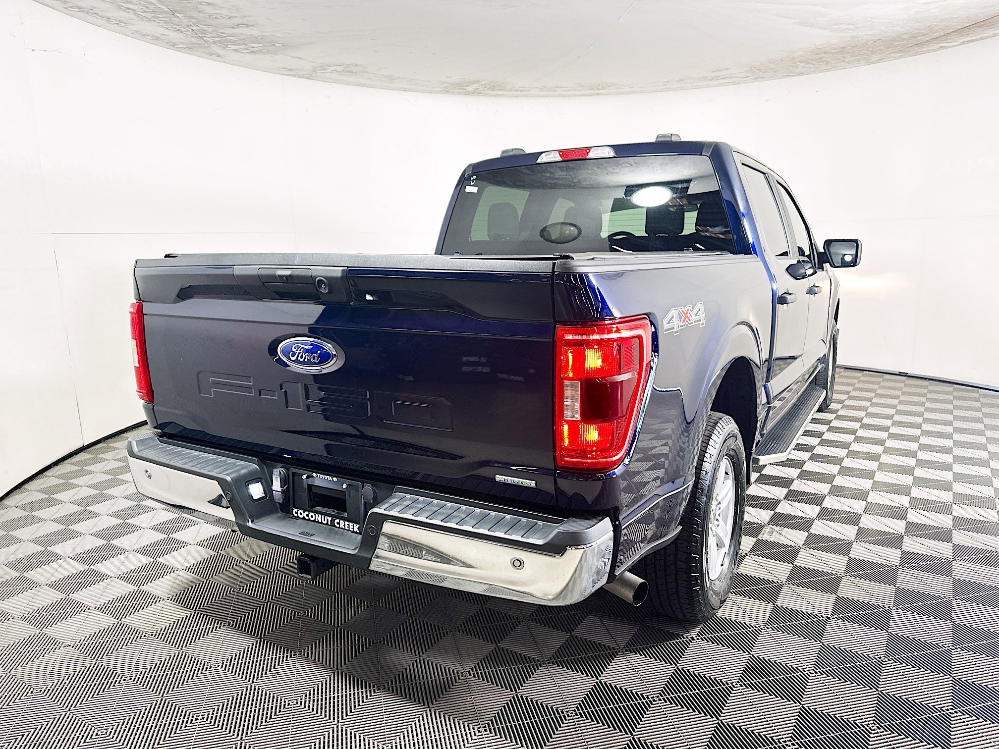 Used 2022 Blue Metallic Ford XLT image 3