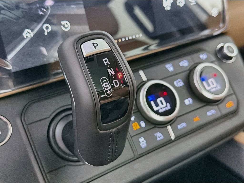 New 2026 Fuji White Land Rover X-Dynamic SE image 17