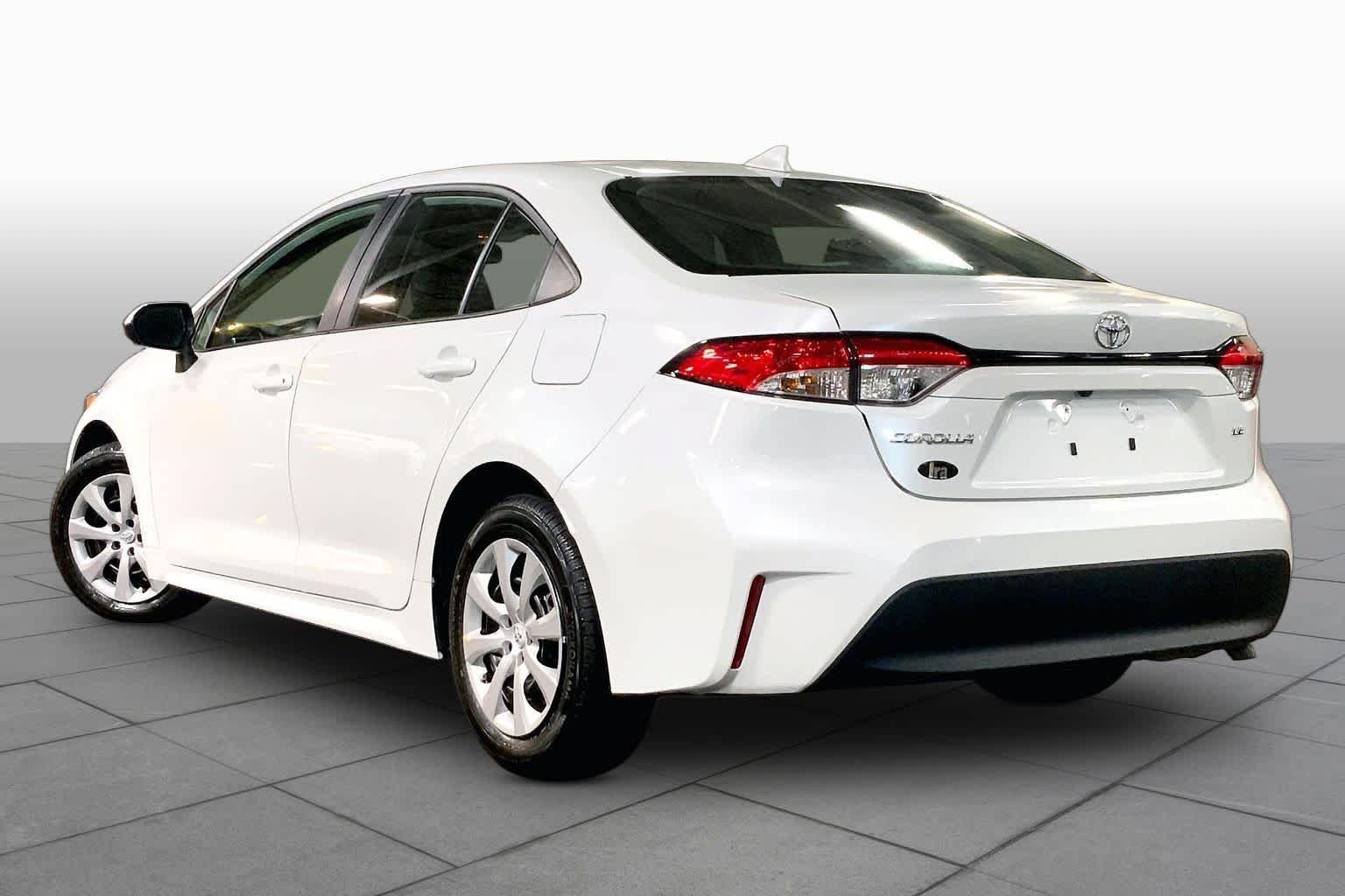 Used 2024 Wind Chill Pearl Toyota LE image 11