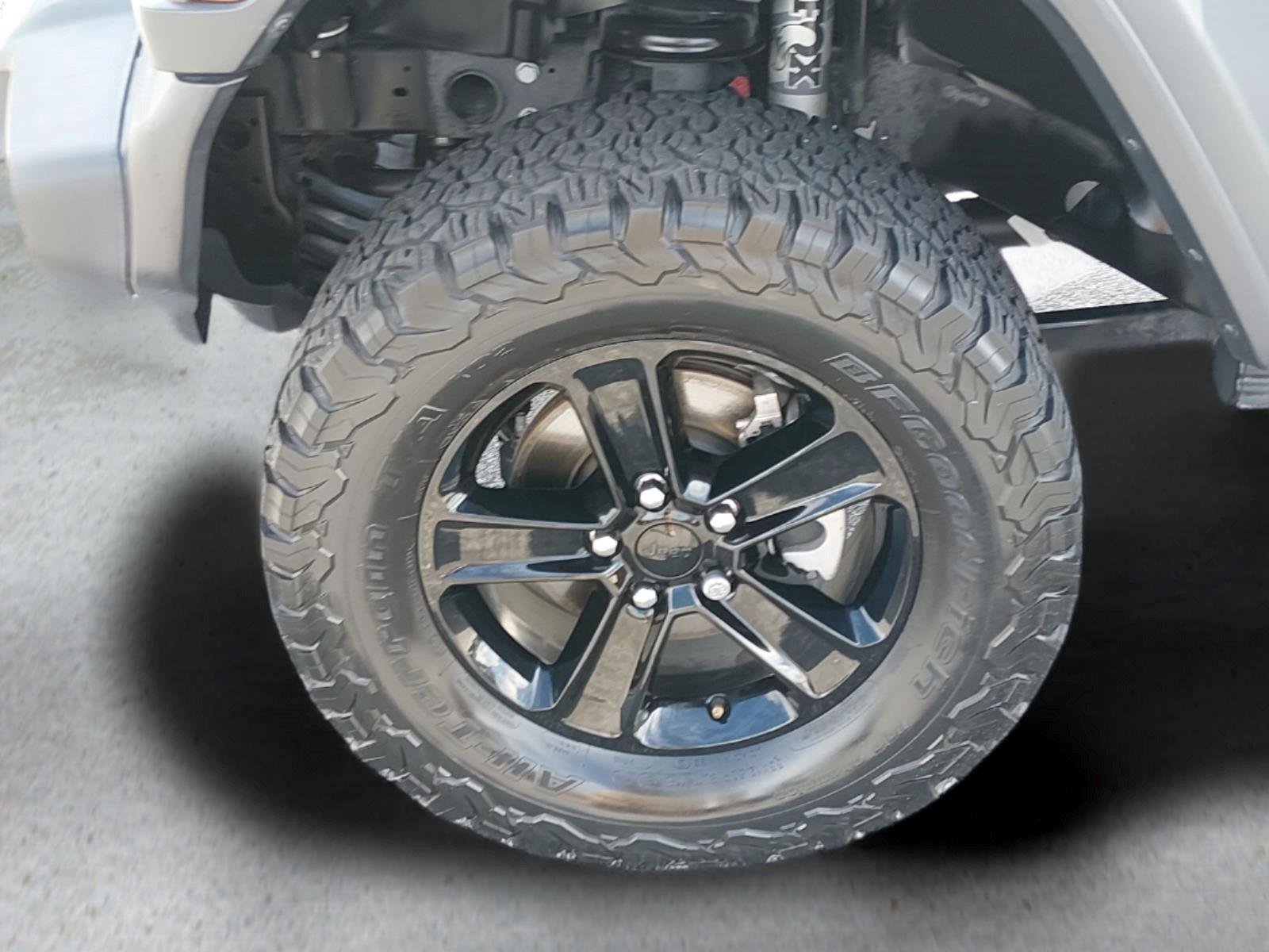 Used 2020 Granite Crystal Metallic Clearcoat Jeep Sport Altitude image 11